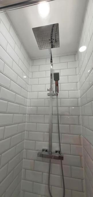 فيلا Stunning 4Bed Townhouse By Hic & Trendy Kings Quarter! هاروغايت المظهر الخارجي الصورة