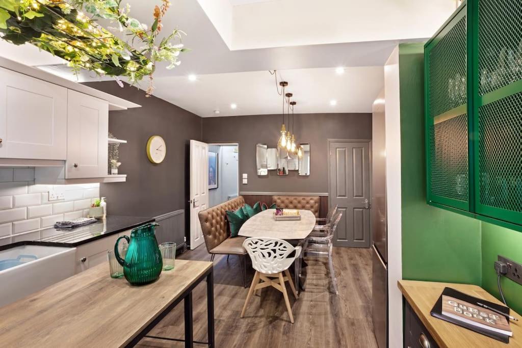 فيلا Stunning 4Bed Townhouse By Hic & Trendy Kings Quarter! هاروغايت المظهر الخارجي الصورة